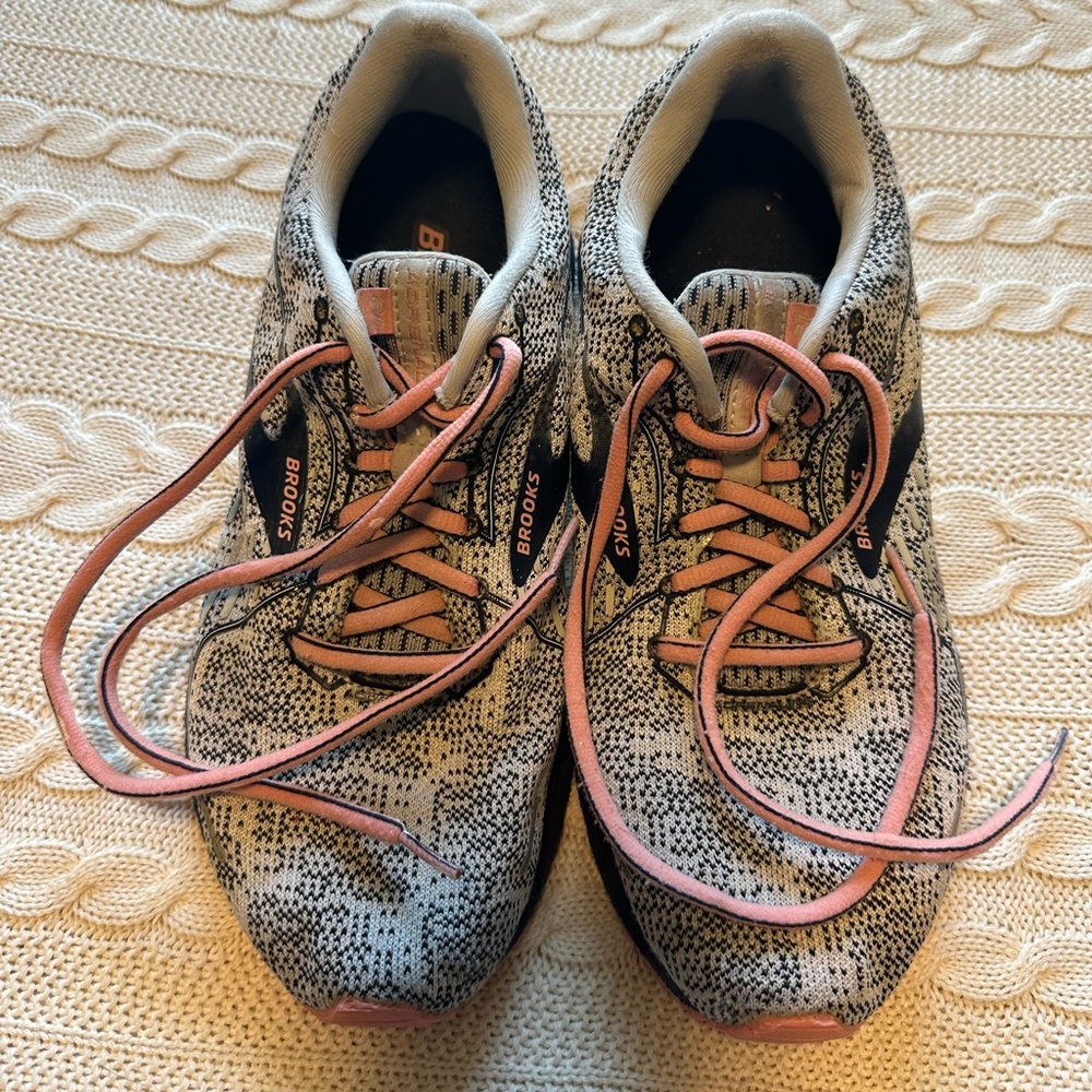 Brooks Adrenaline 21  Women’s Size 9.5 Medium
